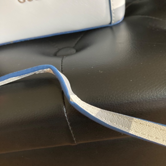 Guess small purse - Picture 4 of 4